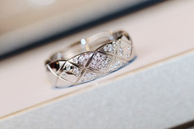 Chanel Diamant Muster Ring-3597